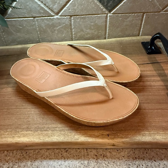 Fitflop White Sandal - Great Condition - UK7/US9 - Picture 1 of 7